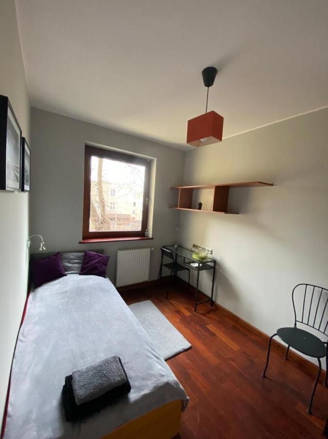 Niewielki Pokoj Jedno Lub Dwuosobowy W Duzym Mieszkaniu W Gdansk Wrzeszcz Ul Smoluchowskiego Kolo Akademii Medycznej - Cooliving Exterior foto